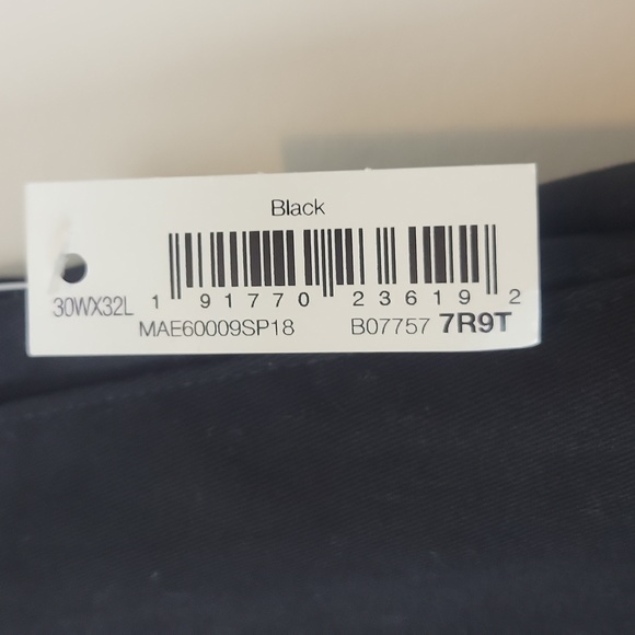 AMAZON ESSENTIALS Black Slim-Fit Wrinkle-Resistant Flat Chino Front Pant  -30x32 - Picture 2 of 13